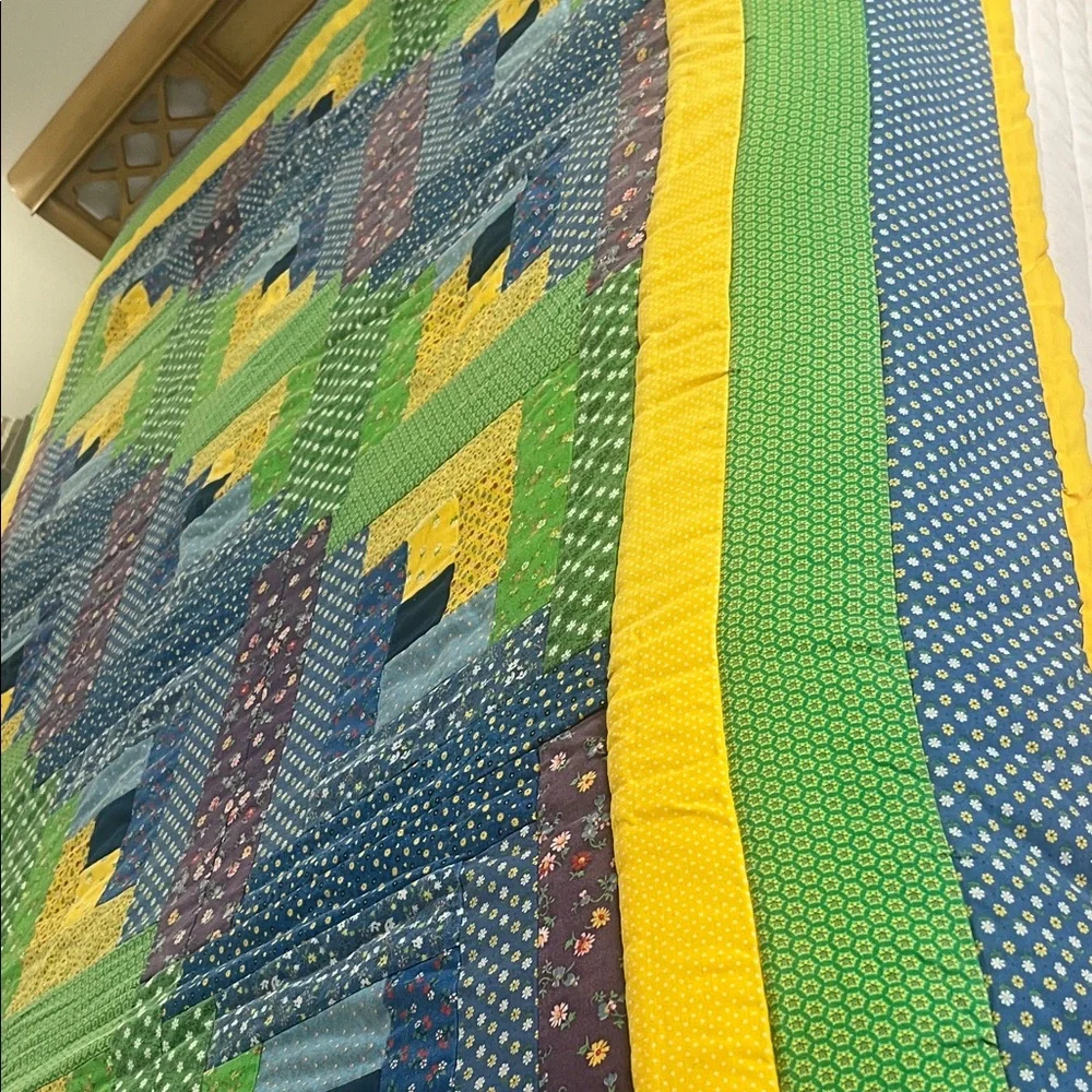 HANDMADE QUILT Pieced LOG CABIN COURTHOUSE STEP Colorful Patchwork Retro